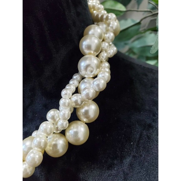 Double Layered White Pearl Fashion Necklace - Picture 4 of 8